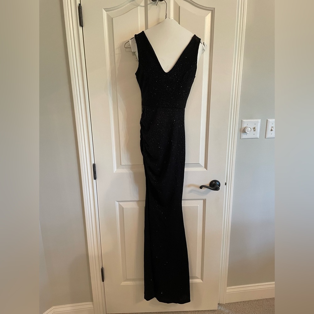 Sparkles! Windsor elegance. Body contouring with long side slit. Sz Small, Black